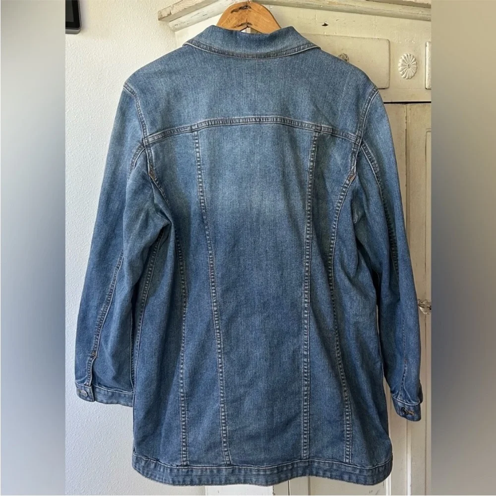 Chico's | Women’s Medium Blue Denim Long Line Button Front Jean Jacket Sz 12-14 - Picture 6 of 15